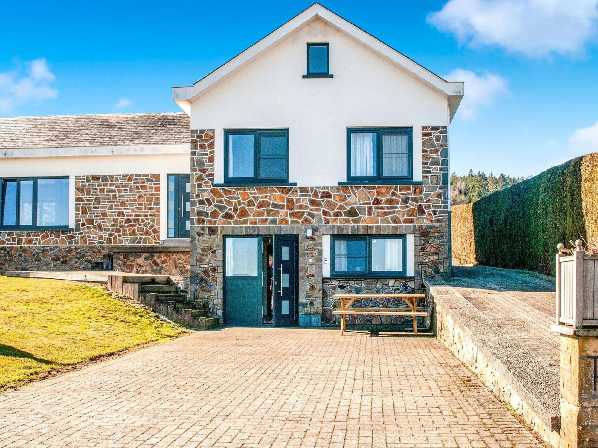 Sophisticated Holiday Home In Lierneux Near Forest 外观 照片